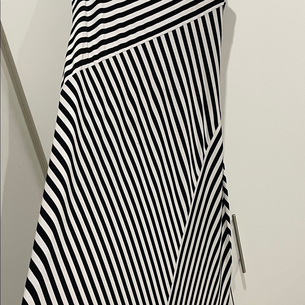 Calvin Klein Black & White Striped Sleeveless Maxi Dress π₯ - Size Medium - Picture 16 of 16